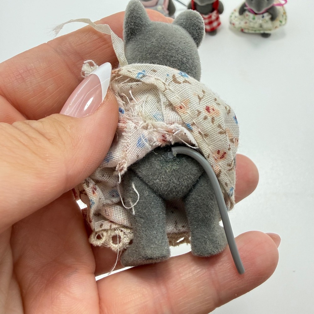Vintage Sylvanian Family/Calico Critters Thistlethorn Mouse Family Set of 4 - Picture 5 of 12